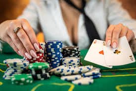 Live Texas Hold'em dealer table at 11bola heylink with community cards displayed and players' chip stacks visible